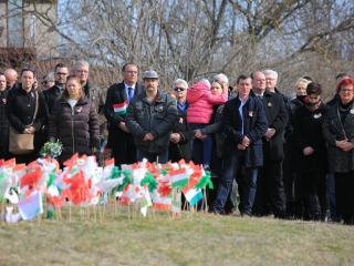 Ünnepség a forradalmi emlékműnél (2022) - fotó: 