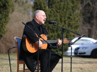 Ünnepség a forradalmi emlékműnél (2022) - fotó: 