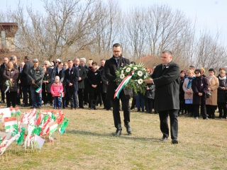 Ünnepség a forradalmi emlékműnél (2022) - fotó: 