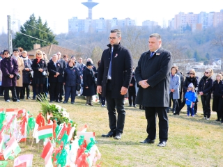 Ünnepség a forradalmi emlékműnél (2022) - fotó: 