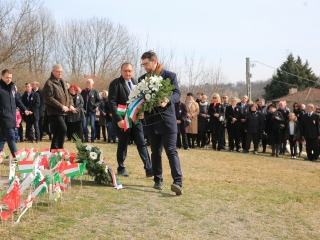 Ünnepség a forradalmi emlékműnél (2022) - fotó: 