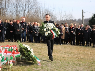 Ünnepség a forradalmi emlékműnél (2022) - fotó: 