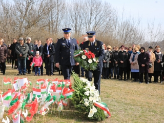 Ünnepség a forradalmi emlékműnél (2022) - fotó: 