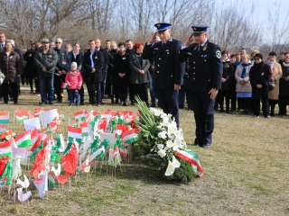 Ünnepség a forradalmi emlékműnél (2022) - fotó: 