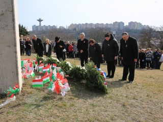 Ünnepség a forradalmi emlékműnél (2022) - fotó: 