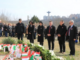 Ünnepség a forradalmi emlékműnél (2022) - fotó: 