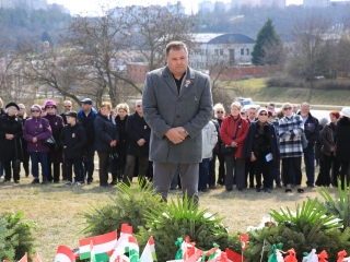 Ünnepség a forradalmi emlékműnél (2022) - fotó: 