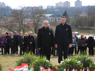 Ünnepség a forradalmi emlékműnél (2022) - fotó: 