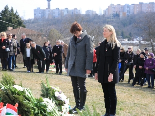 Ünnepség a forradalmi emlékműnél (2022) - fotó: 