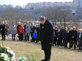 Ünnepség a forradalmi emlékműnél (2022) - fotó: 