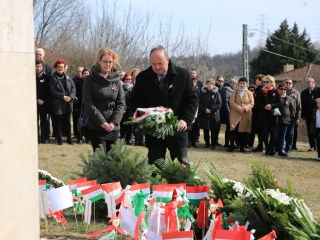 Ünnepség a forradalmi emlékműnél (2022) - fotó: 