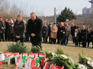 Ünnepség a forradalmi emlékműnél (2022) - fotó: 