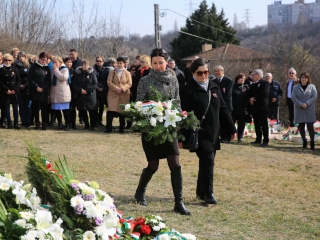 Ünnepség a forradalmi emlékműnél (2022) - fotó: 