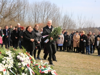 Ünnepség a forradalmi emlékműnél (2022) - fotó: 