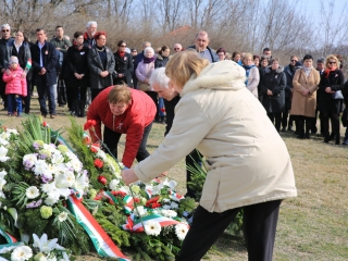 Ünnepség a forradalmi emlékműnél (2022) - fotó: 