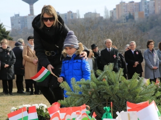 Ünnepség a forradalmi emlékműnél (2022) - fotó: 