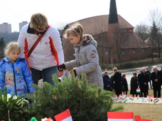 Ünnepség a forradalmi emlékműnél (2022) - fotó: 