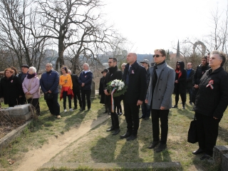 Ünnepség a forradalmi emlékműnél (2022) - fotó: 