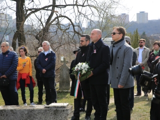 Ünnepség a forradalmi emlékműnél (2022) - fotó: 