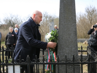 Ünnepség a forradalmi emlékműnél (2022) - fotó: 