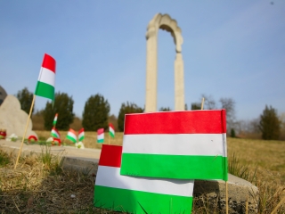 Ünnepség a forradalmi emlékműnél (2022) - fotó: 