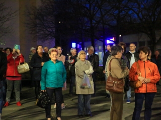 Demonstráció a békéért a Városházánál! - fotó: 