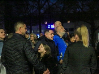 Demonstráció a békéért a Városházánál! - fotó: 