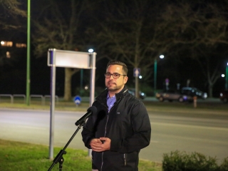 Demonstráció a békéért a Városházánál! - fotó: 