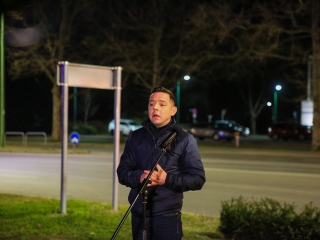 Demonstráció a békéért a Városházánál! - fotó: 