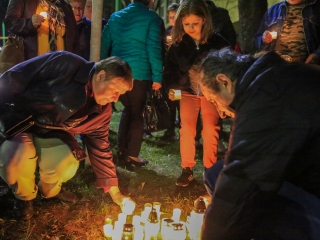Demonstráció a békéért a Városházánál! - fotó: 