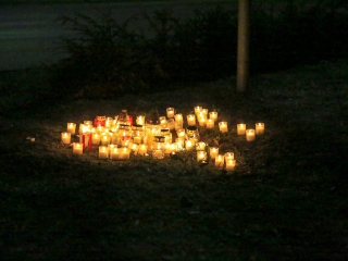 Demonstráció a békéért a Városházánál! - fotó: 