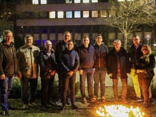 Demonstráció a békéért a Városházánál! - fotó: 
