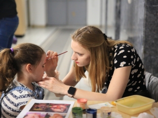 Mesés "Tökmagbazár" az MMK-ban - fotó: 