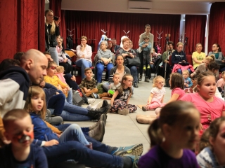 Mesés "Tökmagbazár" az MMK-ban - fotó: 