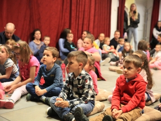 Mesés "Tökmagbazár" az MMK-ban - fotó: 