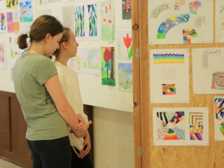 Diákok alkotópályázati tárlata a Szivacs Galériában - fotó: 