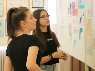 Diákok alkotópályázati tárlata a Szivacs Galériában - fotó: 