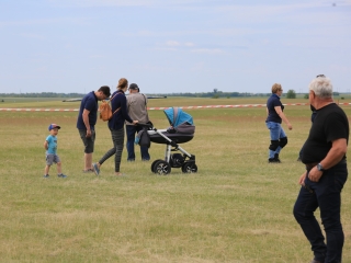 Családi nap a Dunaújvárosi Repülőtéren - fotó: 