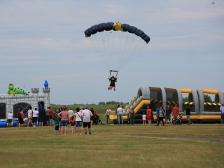 Családi nap a Dunaújvárosi Repülőtéren - fotó: 
