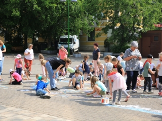 Gyermeknapi rajzversenyt szervezett a DLSZ - fotó: 