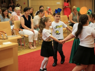 Dunaújvárosi óvoda: ünnep és díjátadó a Városházán - fotó: 