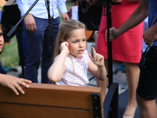 A Sándor Frigyes Zeneiskola tanévzáró koncertje a lakatolós téren (2022) - fotó: 