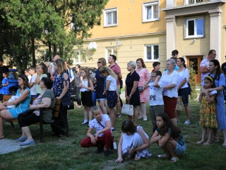 A Sándor Frigyes Zeneiskola tanévzáró koncertje a lakatolós téren (2022) - fotó: 