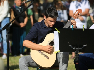 A Sándor Frigyes Zeneiskola tanévzáró koncertje a lakatolós téren (2022) - fotó: 