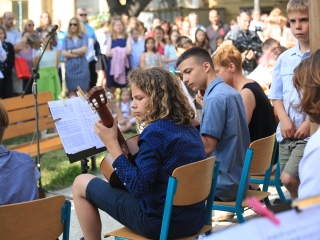 A Sándor Frigyes Zeneiskola tanévzáró koncertje a lakatolós téren (2022) - fotó: 