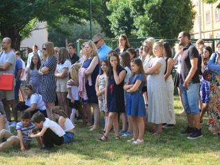 A Sándor Frigyes Zeneiskola tanévzáró koncertje a lakatolós téren (2022) - fotó: 