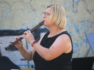 A Sándor Frigyes Zeneiskola tanévzáró koncertje a lakatolós téren (2022) - fotó: 