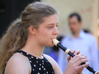 A Sándor Frigyes Zeneiskola tanévzáró koncertje a lakatolós téren (2022) - fotó: 