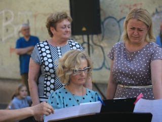 A Sándor Frigyes Zeneiskola tanévzáró koncertje a lakatolós téren (2022) - fotó: 