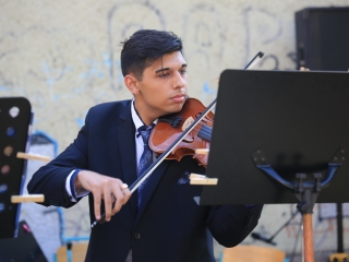 A Sándor Frigyes Zeneiskola tanévzáró koncertje a lakatolós téren (2022) - fotó: 